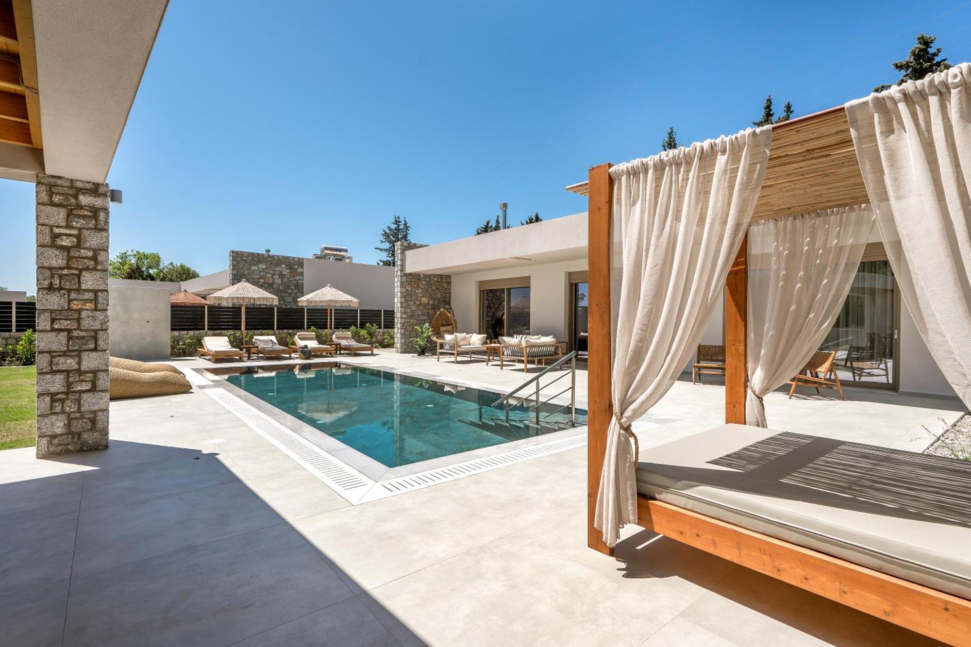 Villa Emerald Estate *